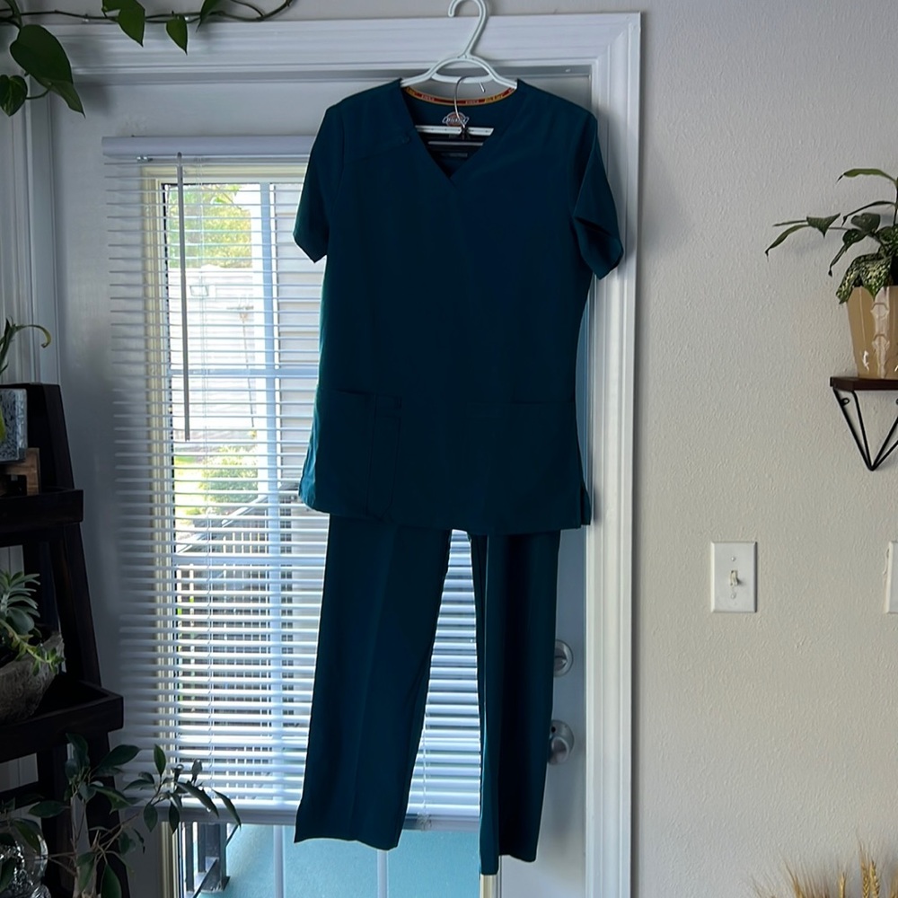 Dickies EDS essentials scrubs